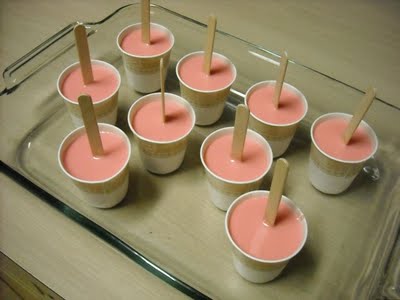 Creamy Strawberry Yogurt Popsicles